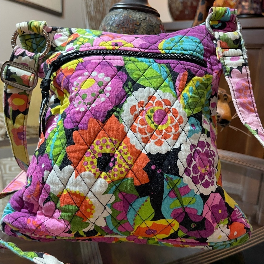 Vera Bradley Floral VaVa Bloom RETIRED Crossbody Quilted HIPSTER Design​​​ - Picture 4 of 7